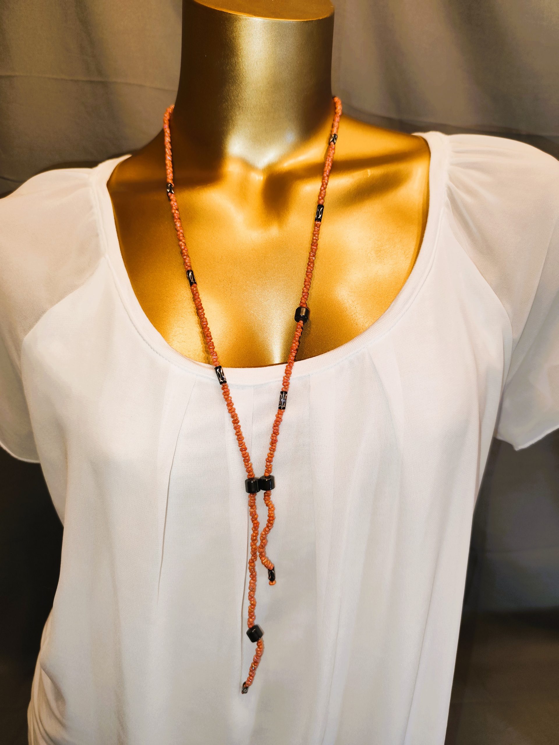 Lachsfarbene Farfalle Offene Perlenkette