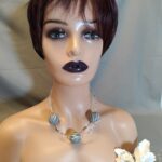 Weißer Schmuckdraht-Perlenkette mit Holz-Perlen